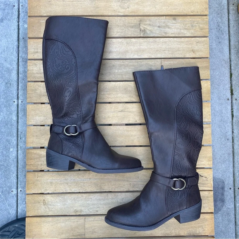 Easy Street Women's Luella Tall Boot Fashion in brown embossed faux leather 9.5N